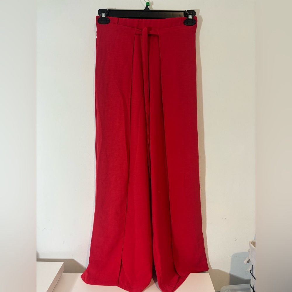 Zara Size Small Fluid Pareo Pants Red Flowly Trousers  
Split in Legs Casual